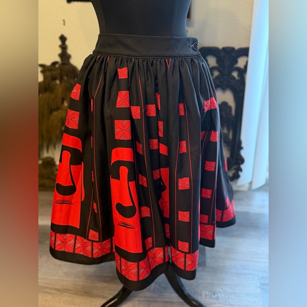 The Oblong Box Shop TOBS Easter Island Tiki Skirt XL